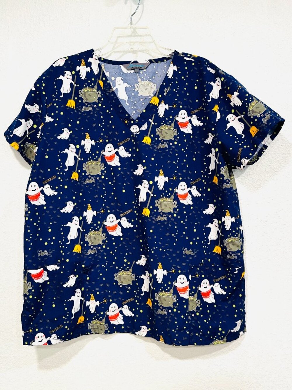 Serene Uniforms Halloween Ghost Medical Scrub Top Pockets V-Neck EUC Women Sz XL